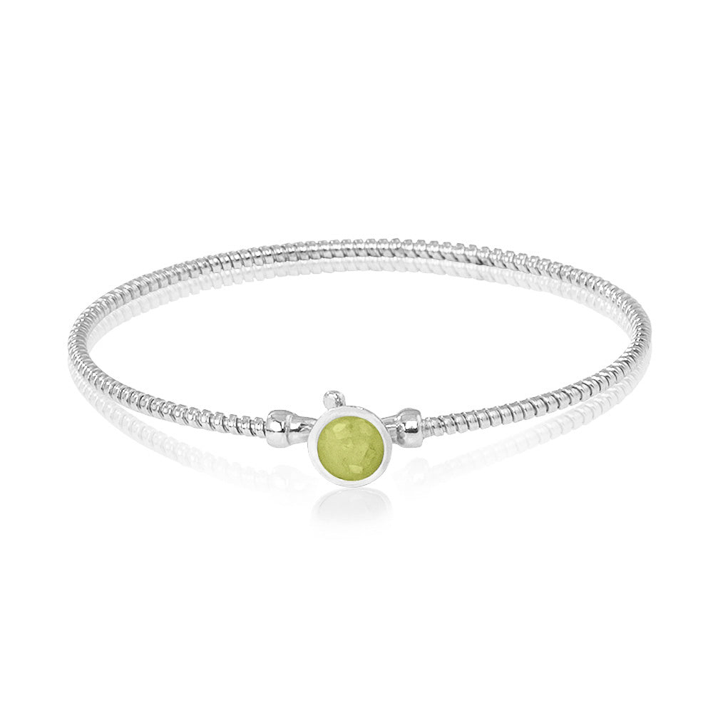 Zilveren as armband met in het midden een ornamentje, gedenksieraad. Olive