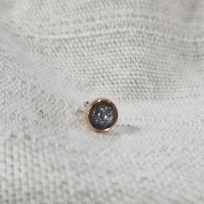 Subtiele charm als gedenksieraad gevuld met as, haar of moedermelk, alle