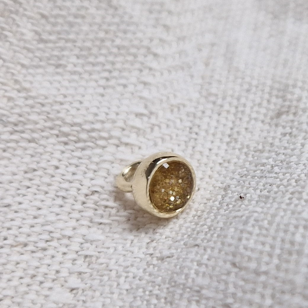 Subtiele charm als gedenksieraad gevuld met as, haar of moedermelk.alle