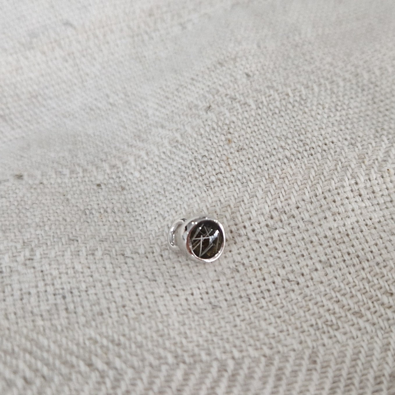 Subtiele charm als gedenksieraad gevuld met as, haar of moedermelk, alle