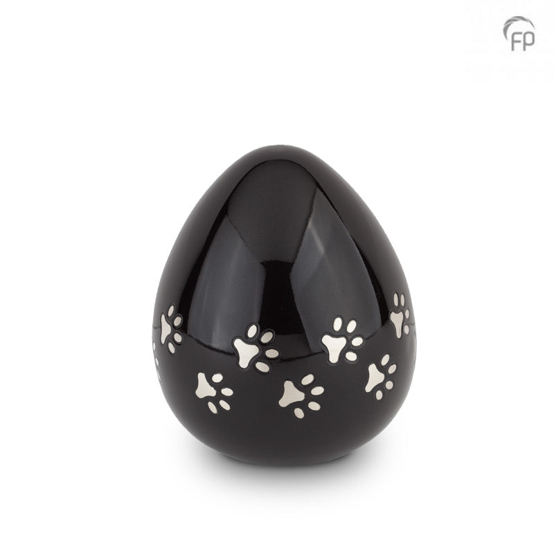 Deze orginele  metalen mini urn is gemaakt van hoogwaardige materialen zoals messing en aluminium, voorzien van een laklaag.