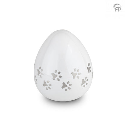 Deze orginele  metalen mini urn is gemaakt van hoogwaardige materialen zoals messing en aluminium, voorzien van een laklaag.