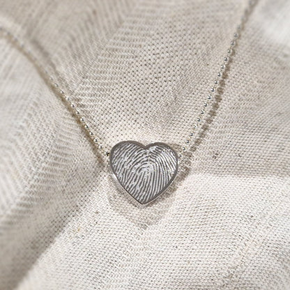 Hanger in hart vorm, de ashangers uit deze collectie gedenksieraden zijn eenvoudig zelf te vullen .Alle