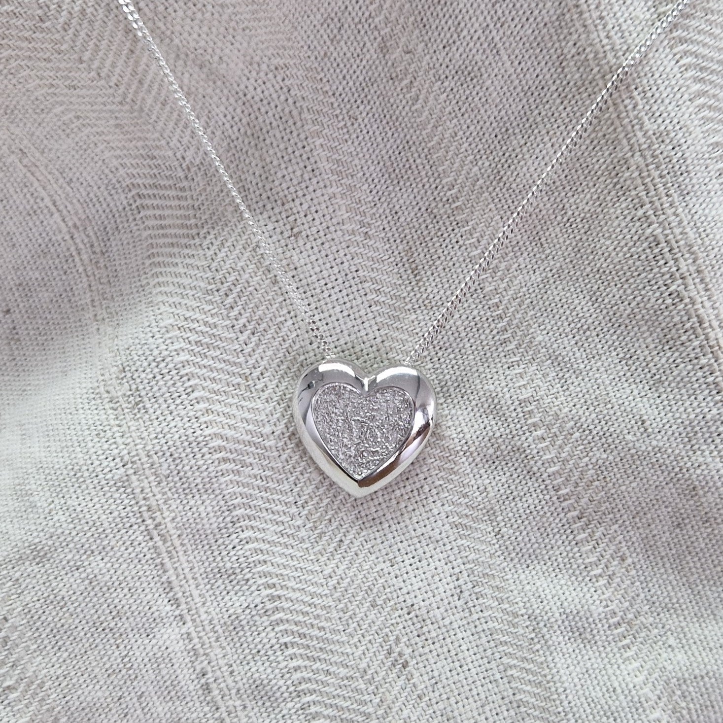 Hanger hart met vingerafdruk