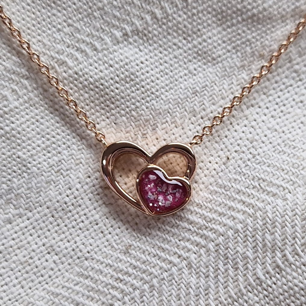 Ashanger hart, gedenksieraad, waar as en haar in verwerkt wordt.alle