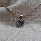 Ashanger hart, gedenksieraad, waar as en haar in verwerkt wordt. alle