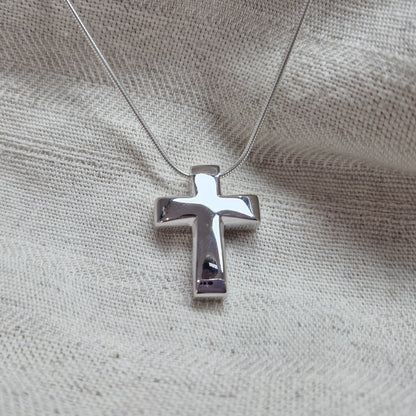 Hanger kruis, de ashangers uit deze collectie gedenksieraden zijn zelf te vullen en te bestellen in zilver 925 sterling, geelgoud en witgoud. Alle