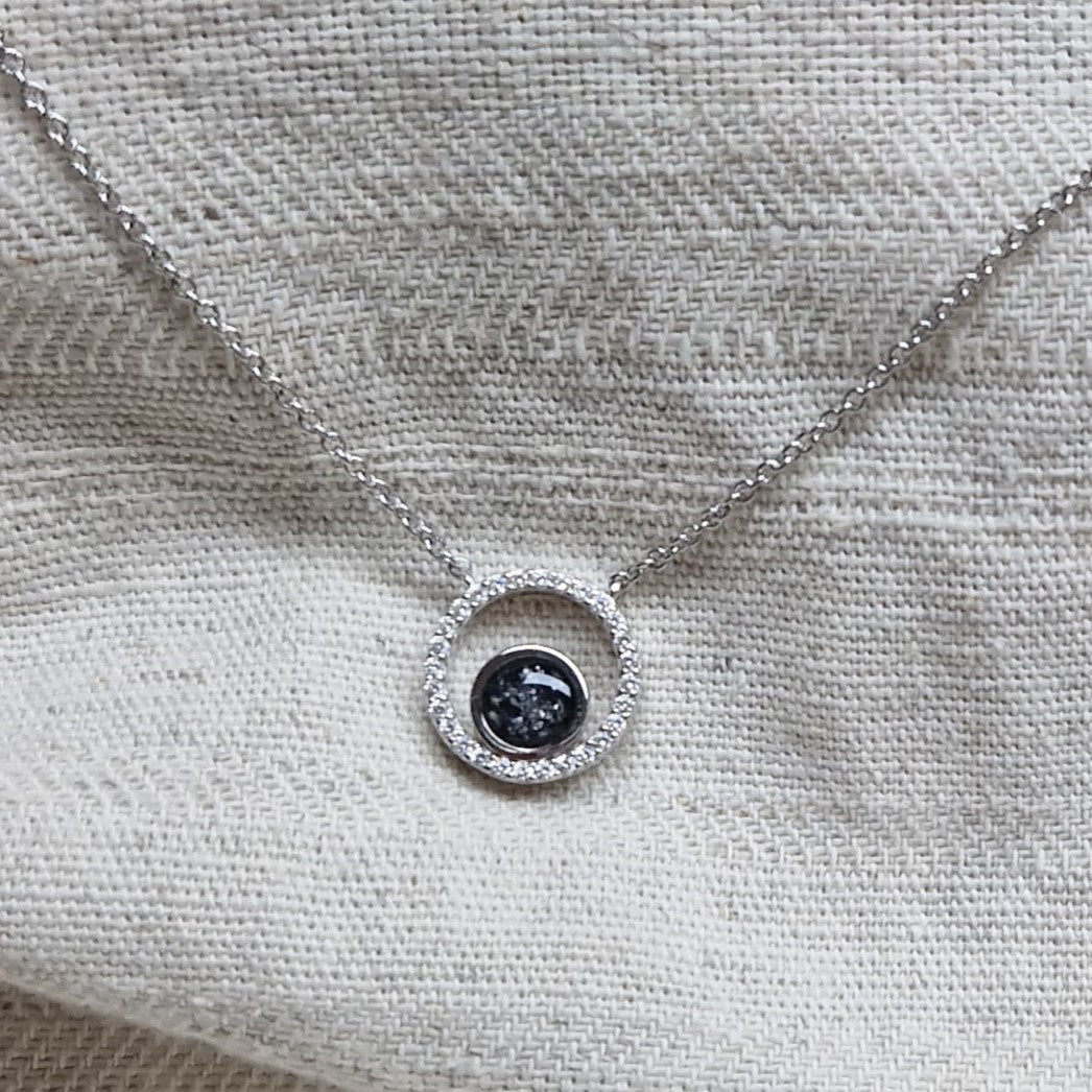 Ashanger, gedenksieraad, waar as en haar in verwerkt wordt.alle