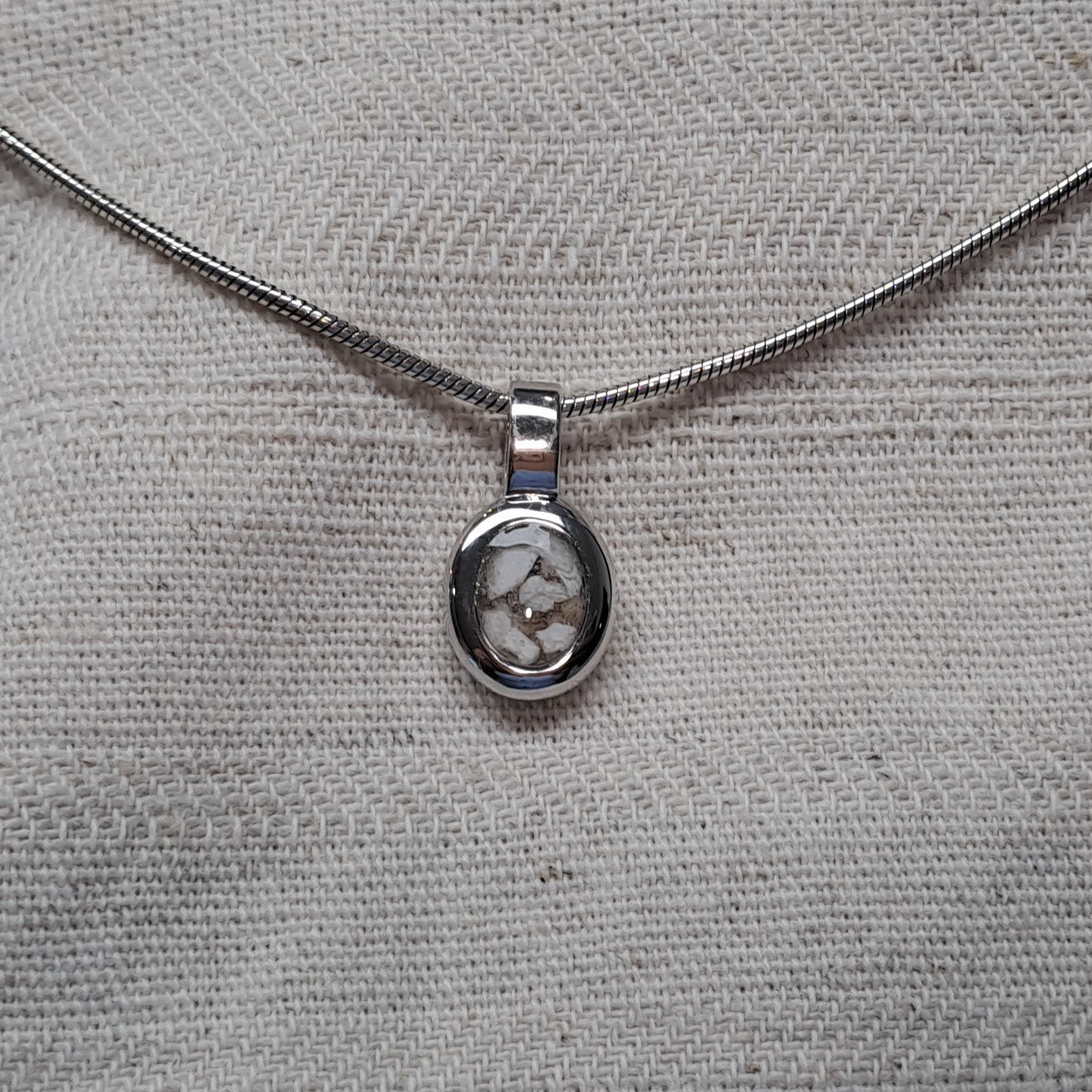 Ashanger, gedenksieraad, waar as en haar in verwerkt wordt.alle