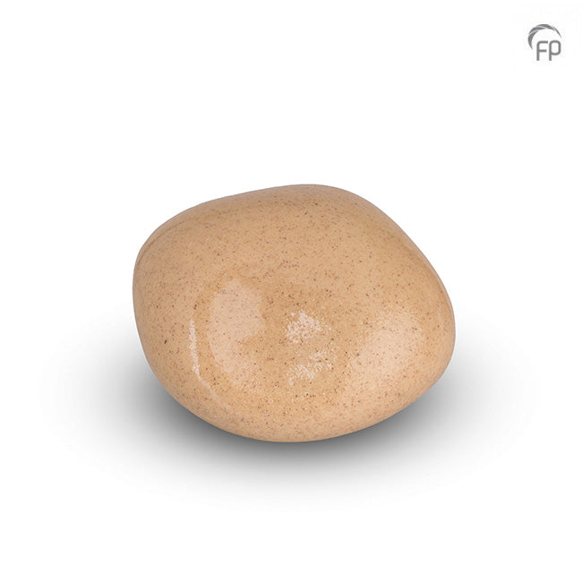 Deze keramische knuffelkeitjes worden op ambachtelijke wijze vervaardigd, waardoor geen enkel keitje hetzelfde is en voorzien van een bijzondere laklaag. 
