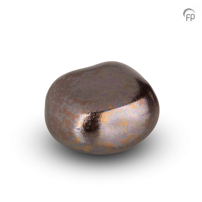 Deze keramische knuffelkeitjes worden op ambachtelijke wijze vervaardigd, waardoor geen enkel keitje hetzelfde is en voorzien van een bijzondere laklaag. 
