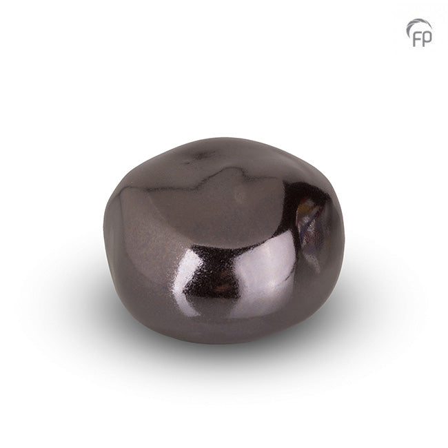 Deze keramische knuffelkeitjes worden op ambachtelijke wijze vervaardigd, waardoor geen enkel keitje hetzelfde is en voorzien van een bijzondere laklaag. 