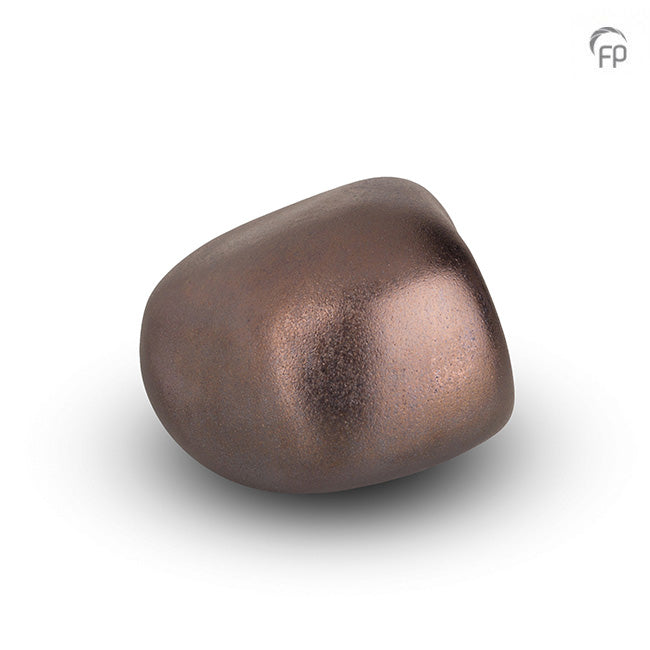 Deze keramische knuffelkeitjes worden op ambachtelijke wijze vervaardigd, waardoor geen enkel keitje hetzelfde is en voorzien van een bijzondere laklaag. 