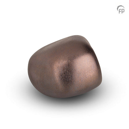 Deze keramische knuffelkeitjes worden op ambachtelijke wijze vervaardigd, waardoor geen enkel keitje hetzelfde is en voorzien van een bijzondere laklaag. 