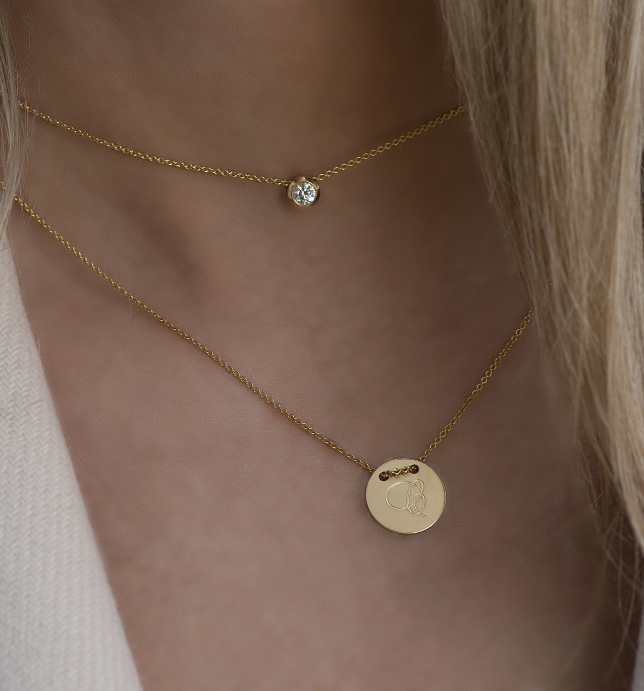 Ashanger rond, gedenksieraad, waar as en haar in verwerkt wordt.alle