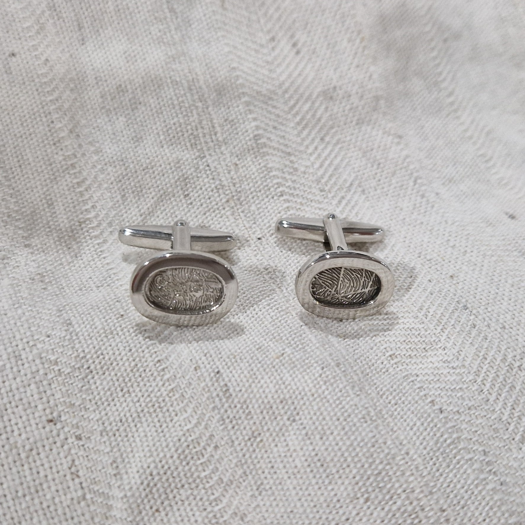 Manchetknopen met vingerafdrukken als herinneringssieraad.alle