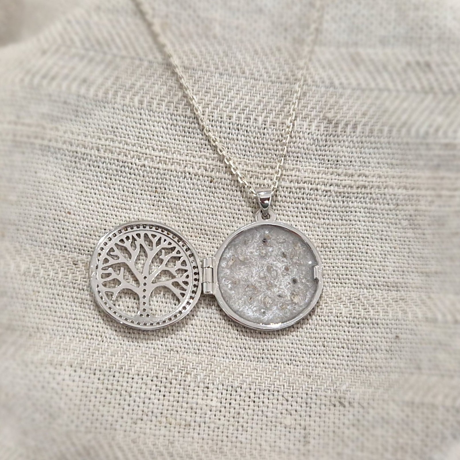 Ashanger levensboom, waar as en haar in verwerkt wordt.alle