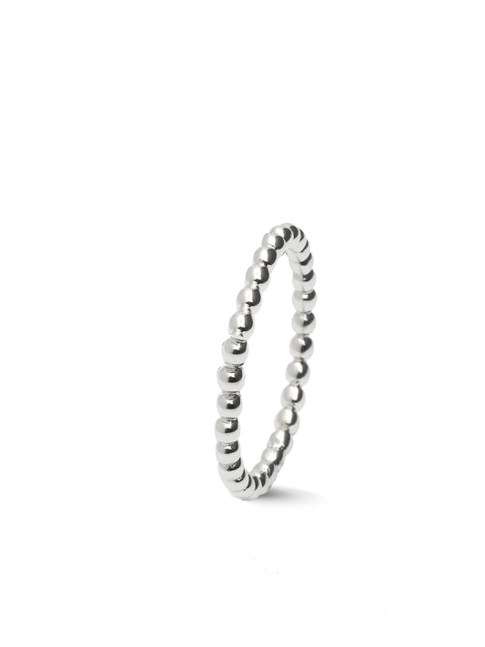 Deze bolletjes aanschuifring van 1.5 mm kan gecombineerd worden met veel ringen uit onze collecties. De sider geeft de asring of ring met gravure/vingerprint nog wat meer body zodat het geheel een perfecte look krijgt. De aanschuifringen zijn verkrijgbaar in zilver, 14 en 18 KT geelgoud/witgoud en roségoud. 