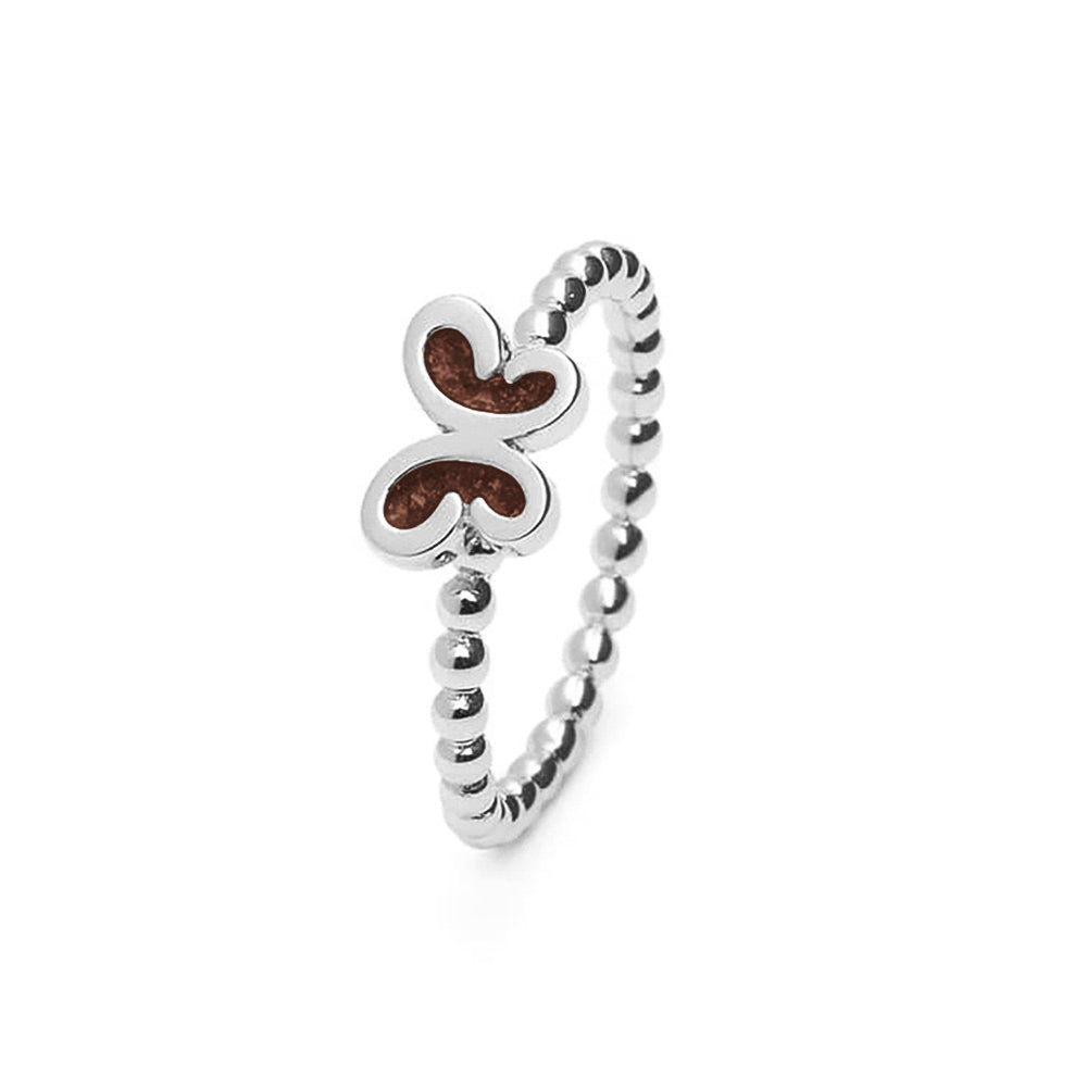 Afmeting gedenksieraden  vlinder: 8x6 mm, Ringband: 2 mm. Bolletjes ring met een vlinder er boven op , waar zichtbaar as of haar  in verwerkt wordt. Brown