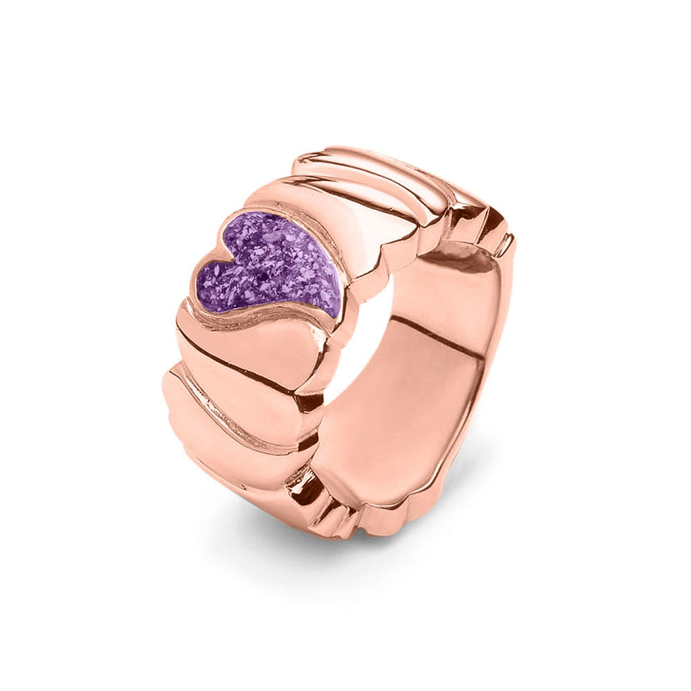 Ring 12 mm uit onze serie gedenksieraden, waar aan de bovenzijde zichtbaar as of haar verwerkt wordt in een hartje. Purple