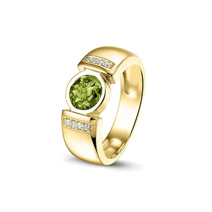 Ring 6 mm uit onze serie gedenksieraden, waar zichtbaar as of haar verwerkt wordt in het ronde ornament geflankeerd door acht stuks zirkonia's of diamanten naar keuze. Green