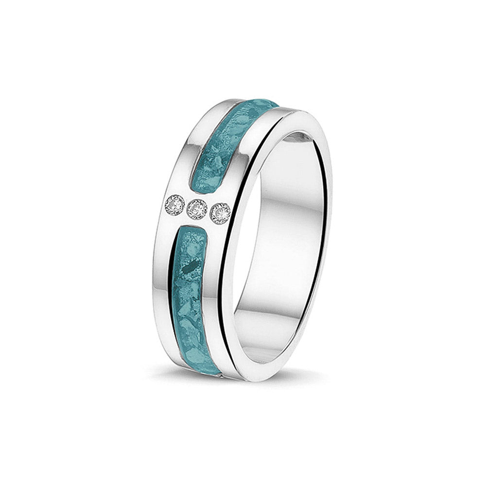 Asring 6 mm uit onze serie gedenksieraden, waar zichtbaar as of haar verwerkt wordt in twee separate compartimenten met in het midden drie stuks zirkonia's of diamanten naar keuze. aqua