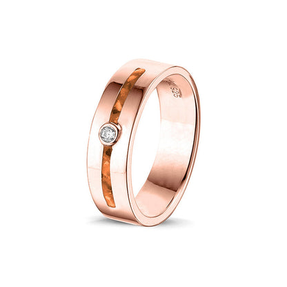 Asring 5 mm uit onze serie gedenksieraden, waar zichtbaar as of haar verwerkt wordt in twee separate compartimenten met in het midden een zirkonia of diamant naar keuze. Orange