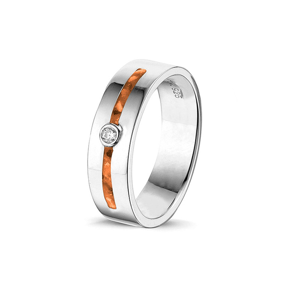 Asring 5 mm uit onze serie gedenksieraden, waar zichtbaar as of haar verwerkt wordt in twee separate compartimenten met in het midden een zirkonia of diamant naar keuze. Orange