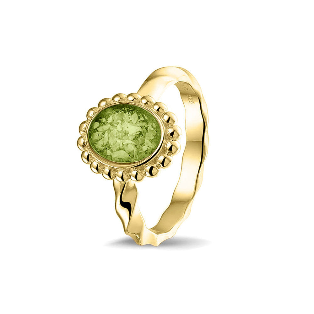 Gedenksieraad, asring met gedraaide scheen waar aan de bovenzijde in druppelvorm met parelrand zichtbaar as of haar (of eventueel melktandjes of moedermelk) verwerkt wordt. Green