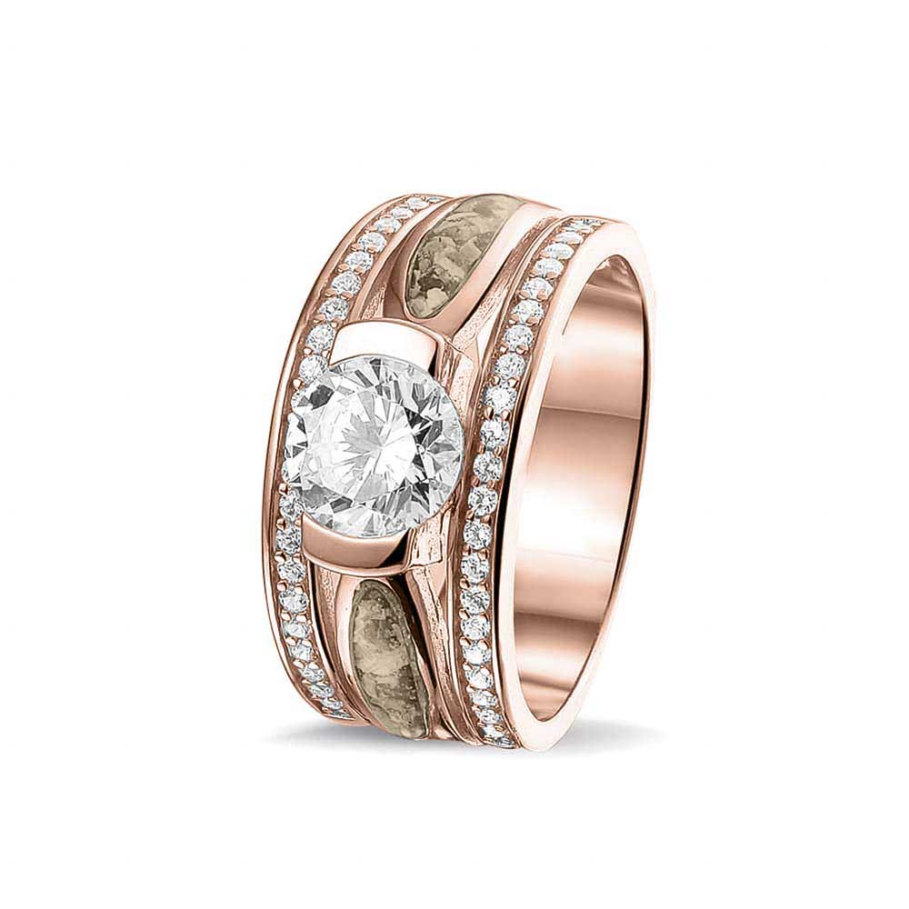 Asring 10 mm uit onze serie gedenksieraden, waar aan de bovenzijde zichtbaar as of haar verwerkt wordt in twee separate compartimenten met in het midden een zirkonia. Transparent