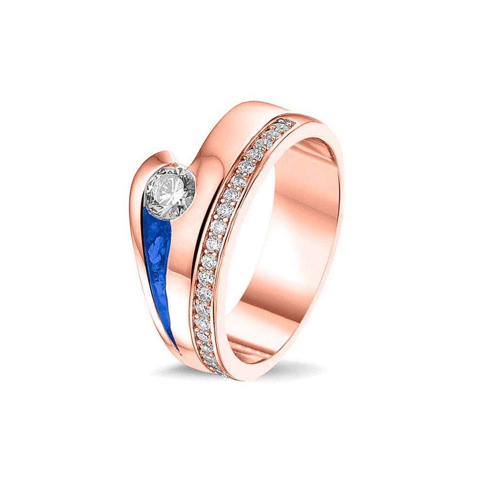 Gedenksieraad, creatieve ring waar aan de zijkant zichtbaar as of haar verwerkt onder de edelsteen naar keuze, een buitenste band is deels gezet met zirkonia's of diamanten naar keuze. Blue