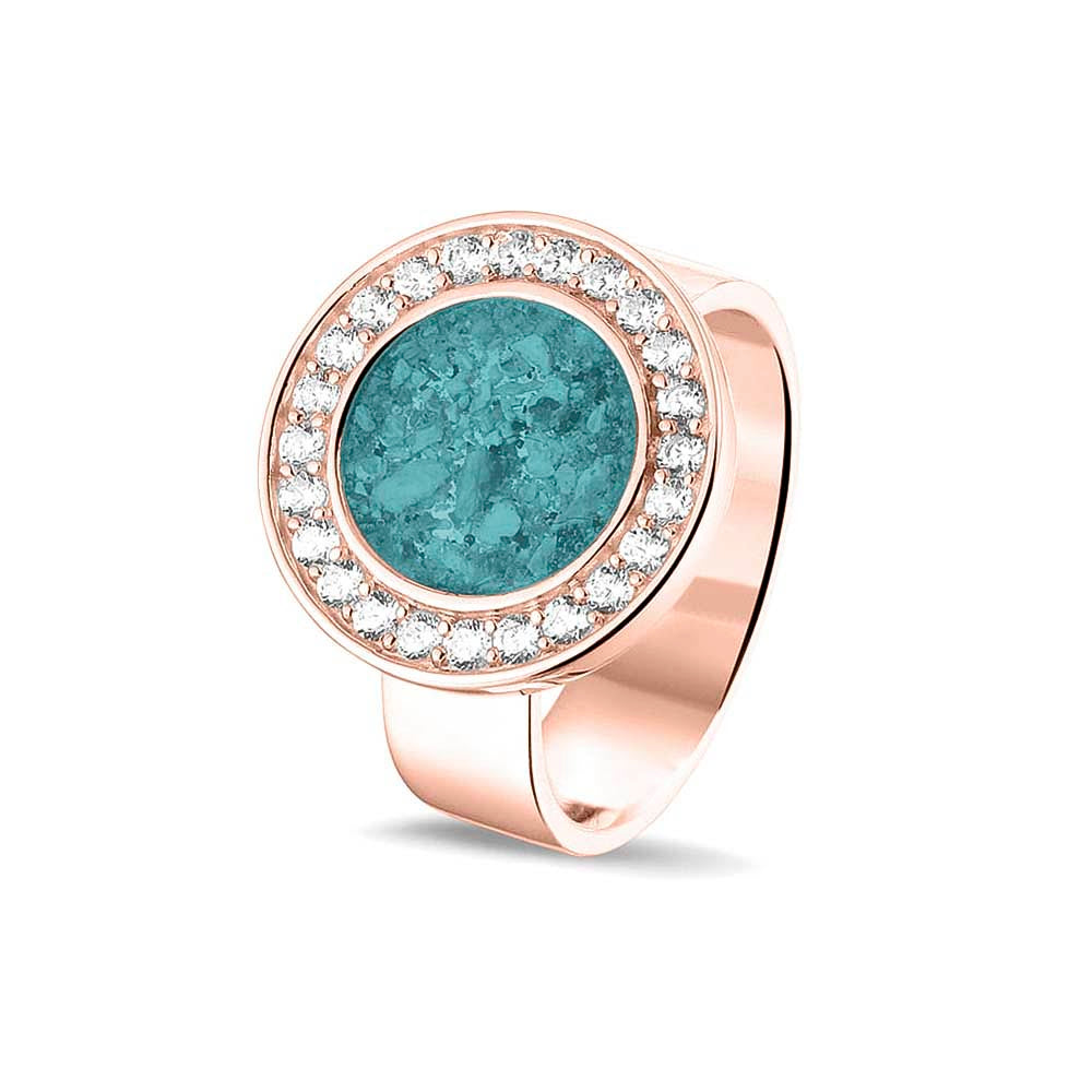  Asring 6 mm uit onze serie gedenksieraden, waar aan de bovenzijde zichtbaar as of haar verwerkt wordt in een rondje, rondom gezet met zirkonia's of diamanten naar keuze. Aqua