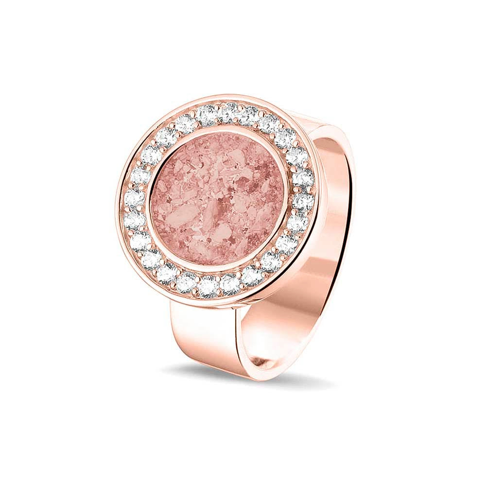 Asring 6 mm uit onze serie gedenksieraden, waar aan de bovenzijde zichtbaar as of haar verwerkt wordt in een rondje, rondom gezet met zirkonia's of diamanten naar keuze. Blush