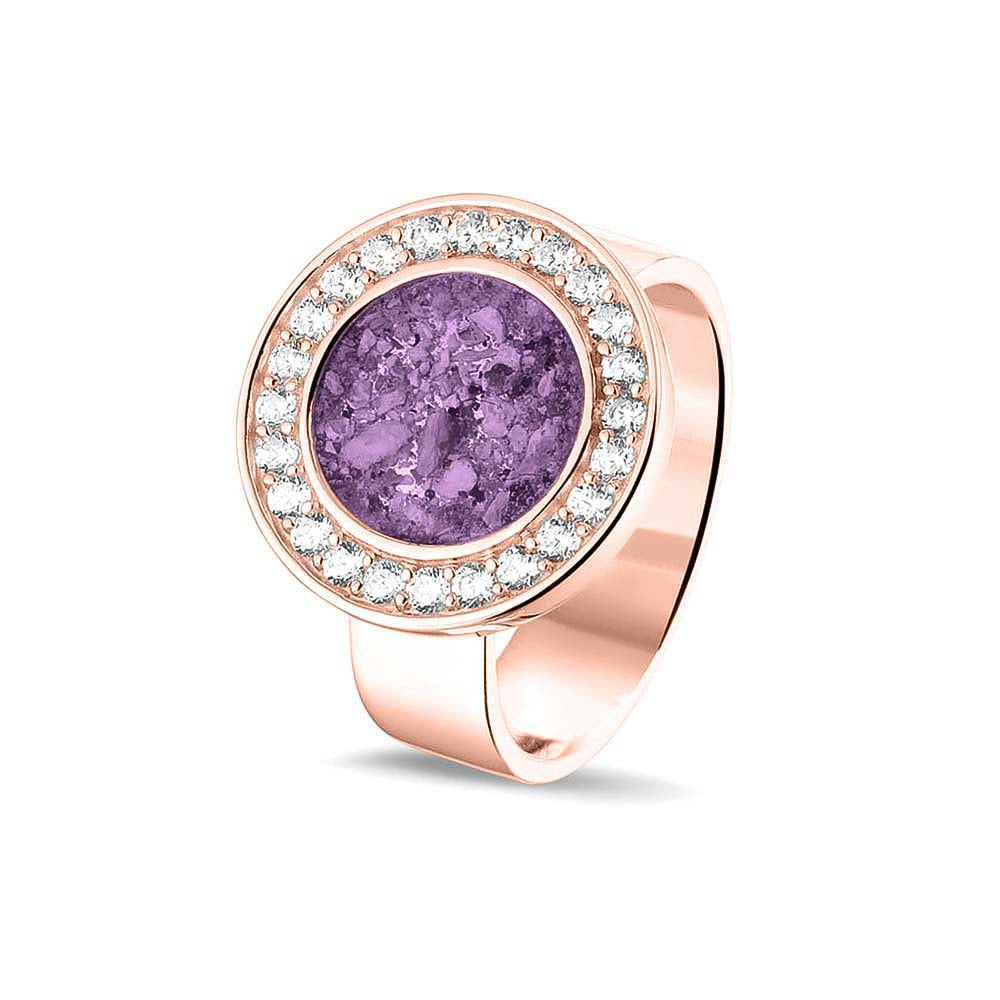  Asring 6 mm uit onze serie gedenksieraden, waar aan de bovenzijde zichtbaar as of haar verwerkt wordt in een rondje, rondom gezet met zirkonia's of diamanten naar keuze. Purple