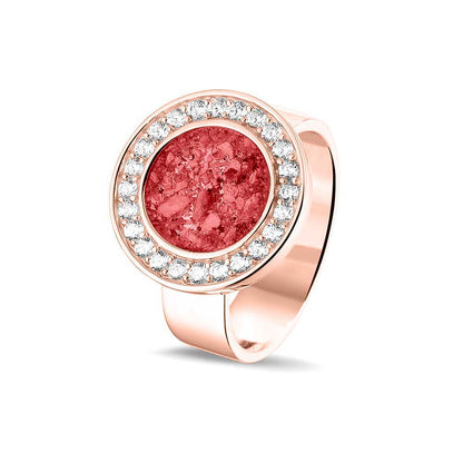 Asring 6 mm uit onze serie gedenksieraden, waar aan de bovenzijde zichtbaar as of haar verwerkt wordt in een rondje, rondom gezet met zirkonia's of diamanten naar keuze. Red