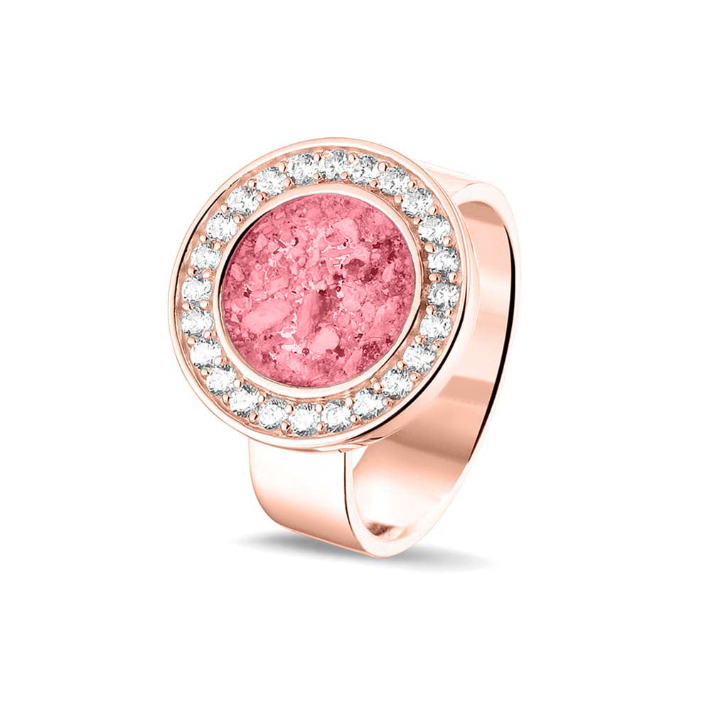 Asring 6 mm uit onze serie gedenksieraden, waar aan de bovenzijde zichtbaar as of haar verwerkt wordt in een rondje, rondom gezet met zirkonia's of diamanten naar keuze. Soft