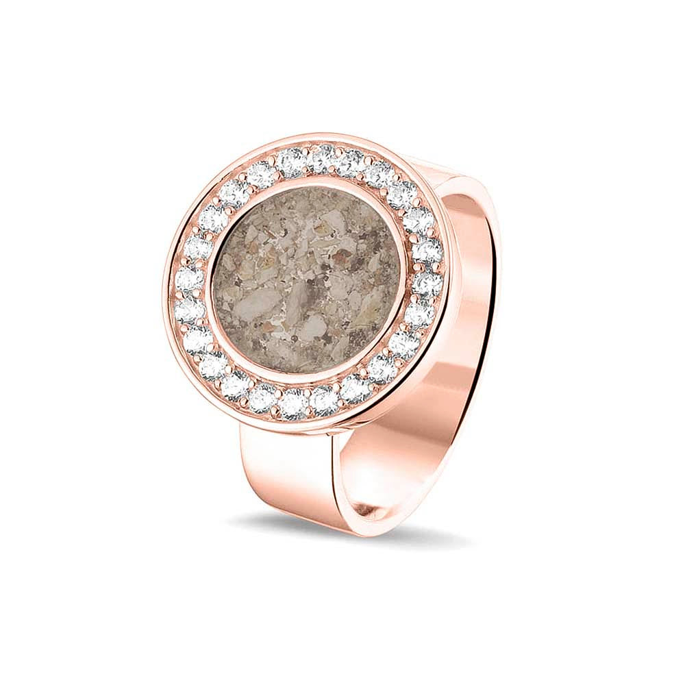 Asring 6 mm uit onze serie gedenksieraden, waar aan de bovenzijde zichtbaar as of haar verwerkt wordt in een rondje, rondom gezet met zirkonia's of diamanten naar keuze. Transparent