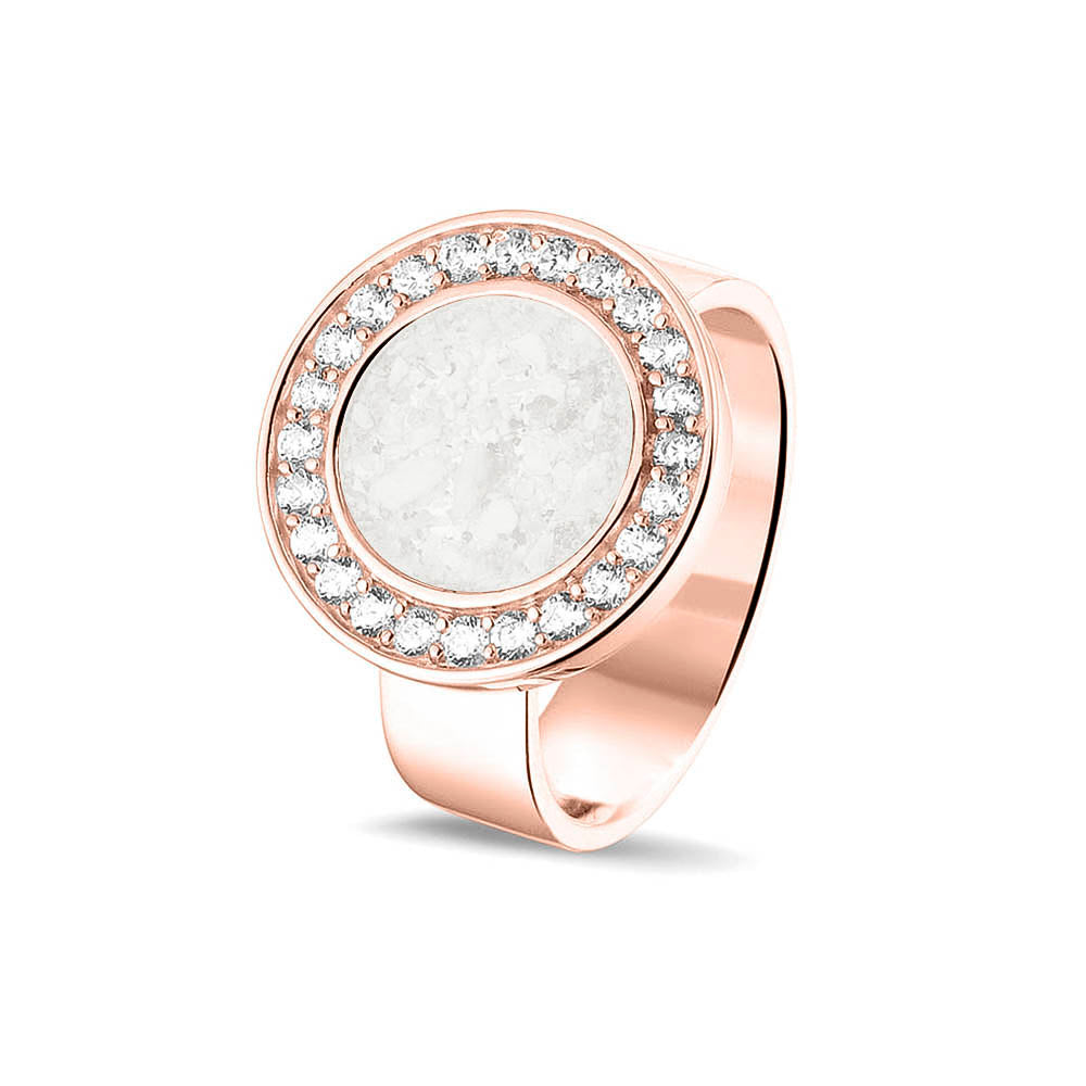 Asring 6 mm uit onze serie gedenksieraden, waar aan de bovenzijde zichtbaar as of haar verwerkt wordt in een rondje, rondom gezet met zirkonia's of diamanten naar keuze. White