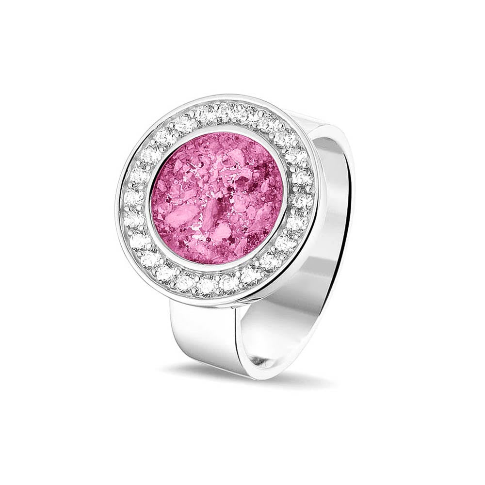 Asring 6 mm uit onze serie gedenksieraden, waar aan de bovenzijde zichtbaar as of haar verwerkt wordt in een rondje, rondom gezet met zirkonia's of diamanten naar keuze. Fluo