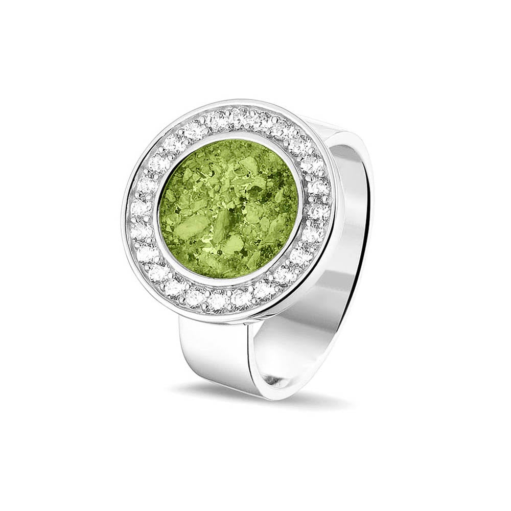  Asring 6 mm uit onze serie gedenksieraden, waar aan de bovenzijde zichtbaar as of haar verwerkt wordt in een rondje, rondom gezet met zirkonia's of diamanten naar keuze. Green