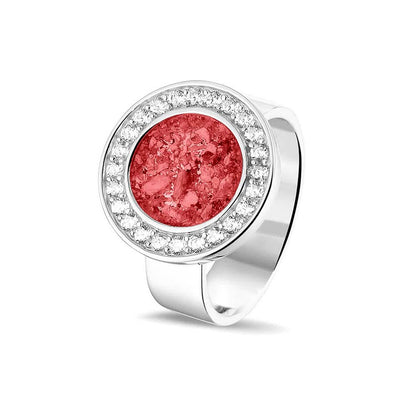 Asring 6 mm uit onze serie gedenksieraden, waar aan de bovenzijde zichtbaar as of haar verwerkt wordt in een rondje, rondom gezet met zirkonia's of diamanten naar keuze. Red