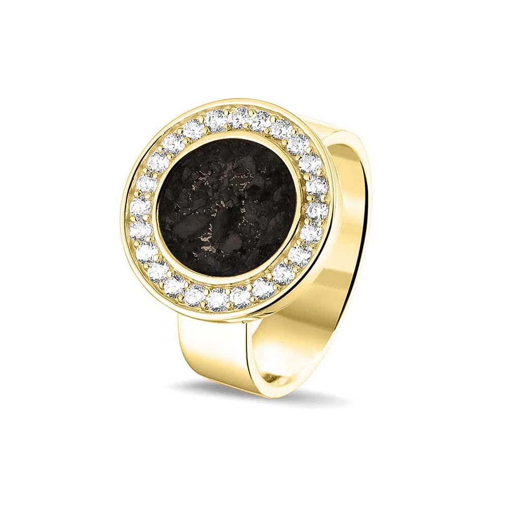 Asring 6 mm uit onze serie gedenksieraden, waar aan de bovenzijde zichtbaar as of haar verwerkt wordt in een rondje, rondom gezet met zirkonia's of diamanten naar keuze. Black