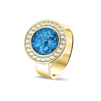 Asring 6 mm uit onze serie gedenksieraden, waar aan de bovenzijde zichtbaar as of haar verwerkt wordt in een rondje, rondom gezet met zirkonia's of diamanten naar keuze. Marine