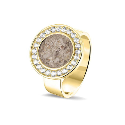 Asring 6 mm uit onze serie gedenksieraden, waar aan de bovenzijde zichtbaar as of haar verwerkt wordt in een rondje, rondom gezet met zirkonia's of diamanten naar keuze. Transparent