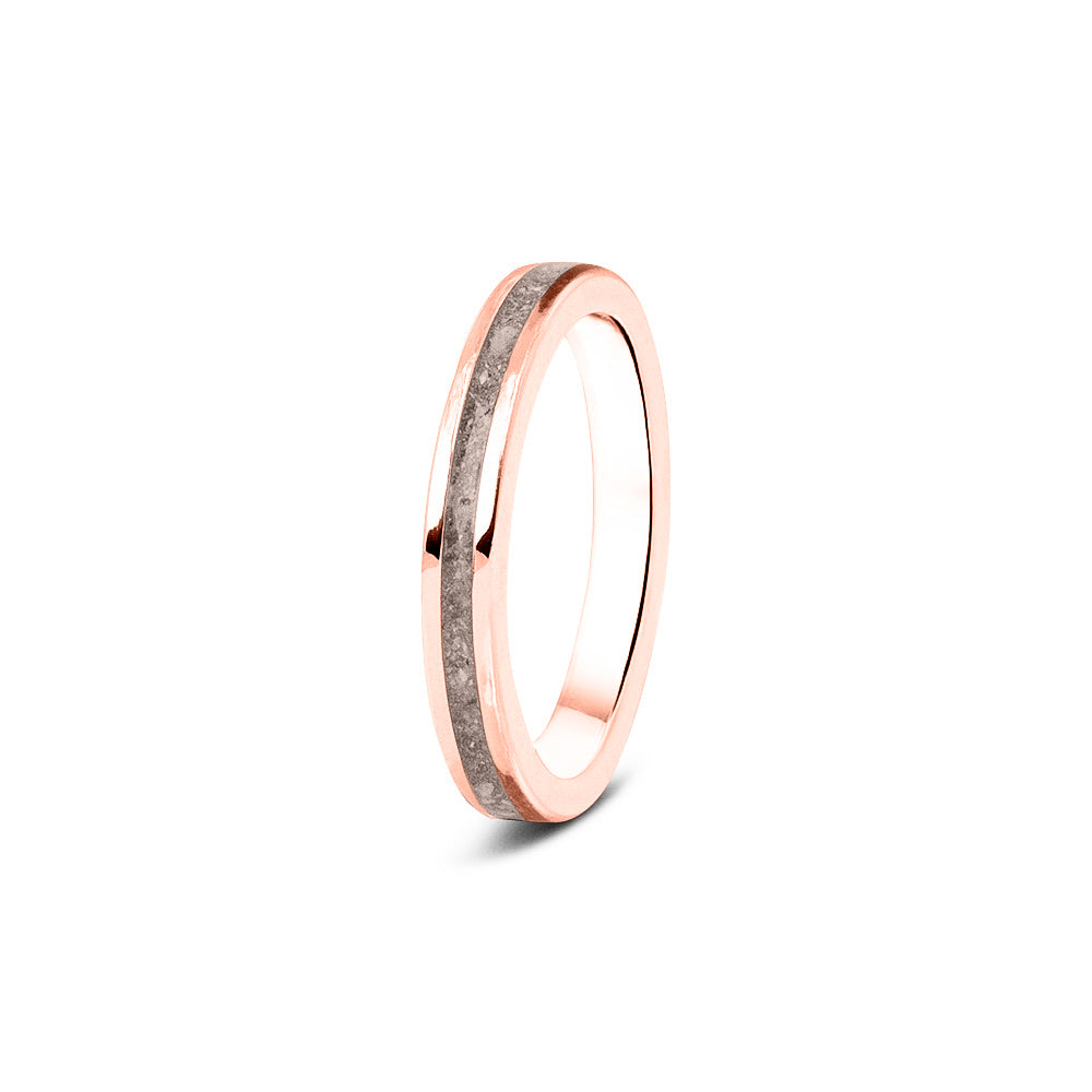 Gedenksieraad, ring 3 mm rondom zichtbaar gevuld met as of haar. Het vullen en sealen met onze speciale hars wordt in onze ambachtelijke edelsmederij gedaan. Silver