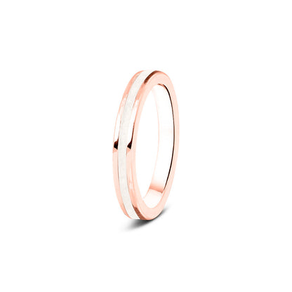 Gedenksieraad, ring 3 mm rondom zichtbaar gevuld met as of haar. Het vullen en sealen met onze speciale hars wordt in onze ambachtelijke edelsmederij gedaan. White