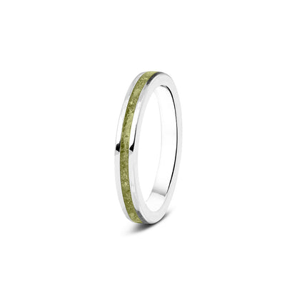 Gedenksieraad, ring 3 mm rondom zichtbaar gevuld met as of haar. Het vullen en sealen met onze speciale hars wordt in onze ambachtelijke edelsmederij gedaan. Olive