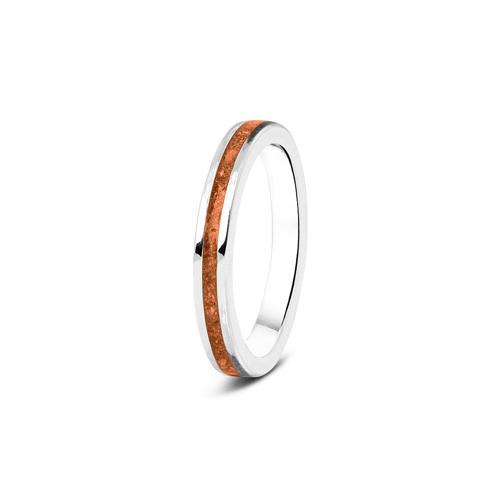 Gedenksieraad, ring 3 mm rondom zichtbaar gevuld met as of haar. Het vullen en sealen met onze speciale hars wordt in onze ambachtelijke edelsmederij gedaan. Orange