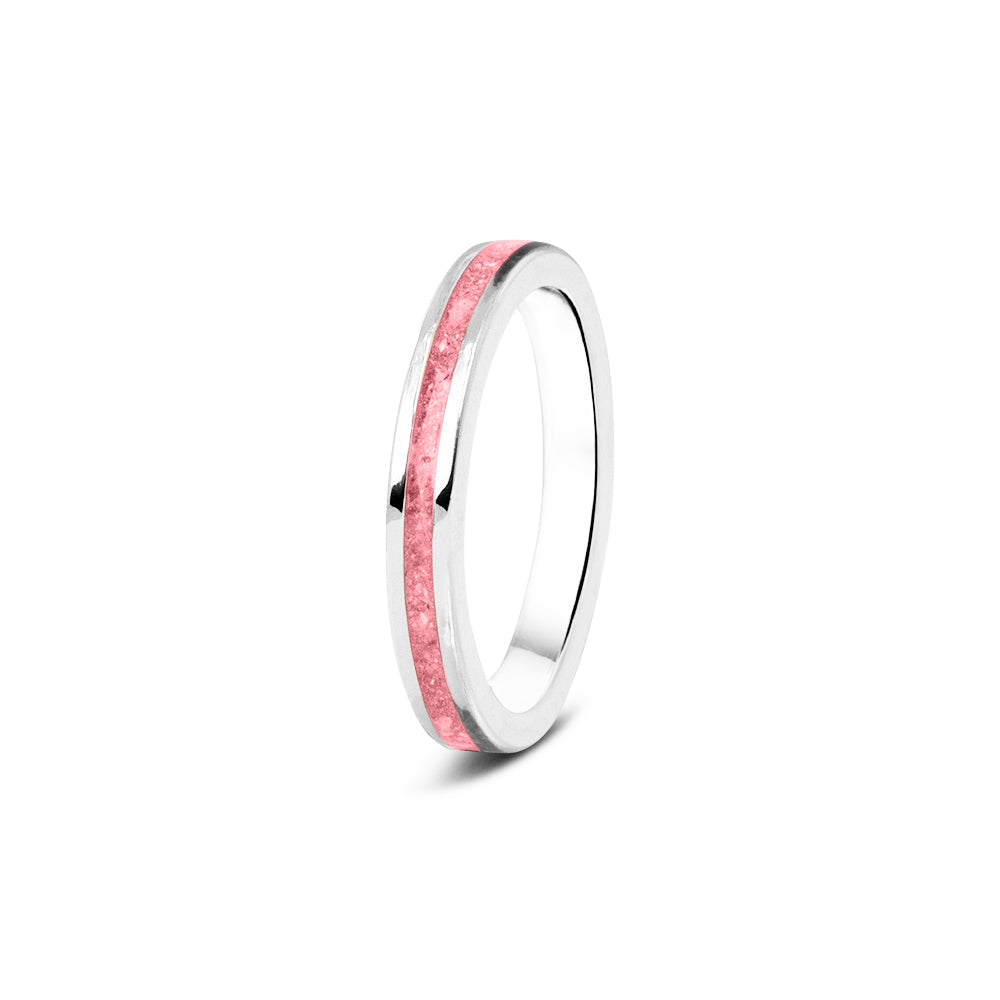 Gedenksieraad, ring 3 mm rondom zichtbaar gevuld met as of haar. Het vullen en sealen met onze speciale hars wordt in onze ambachtelijke edelsmederij gedaan. Soft