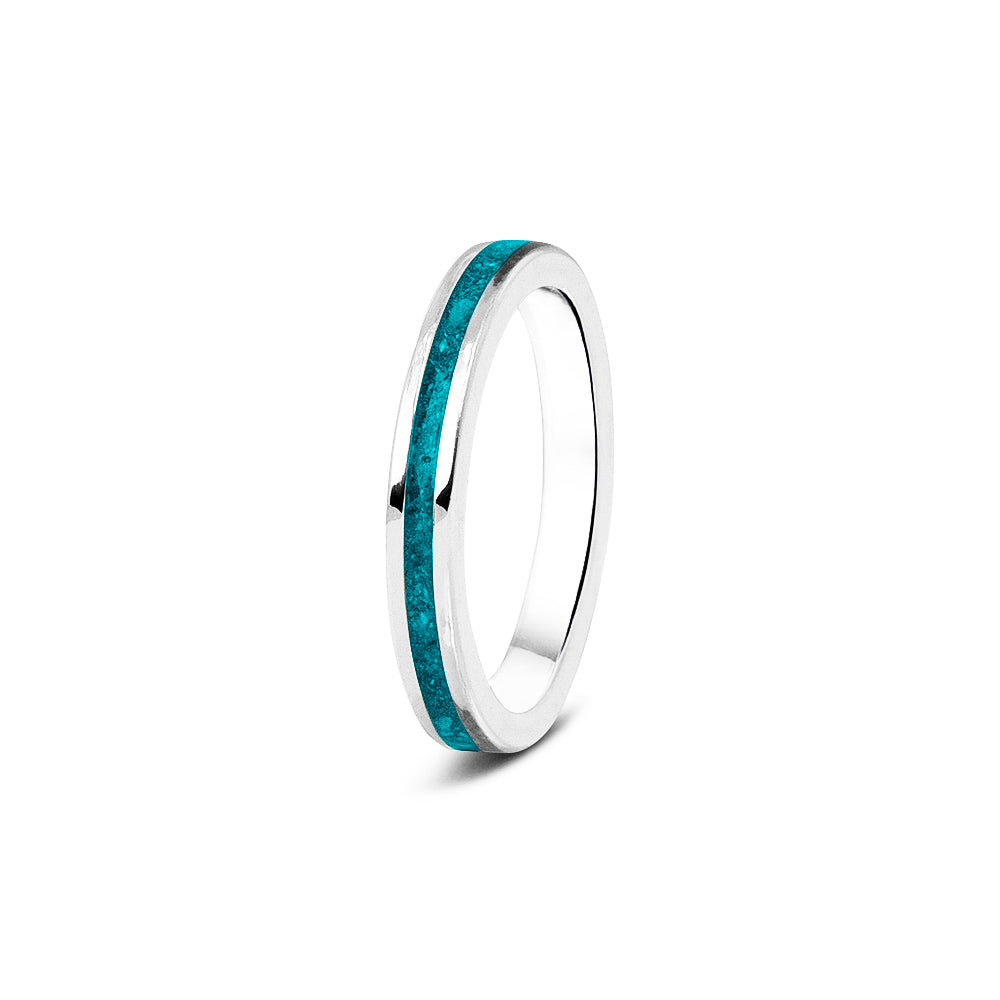 Gedenksieraad, ring 3 mm rondom zichtbaar gevuld met as of haar. Het vullen en sealen met onze speciale hars wordt in onze ambachtelijke edelsmederij gedaan. Turquoise